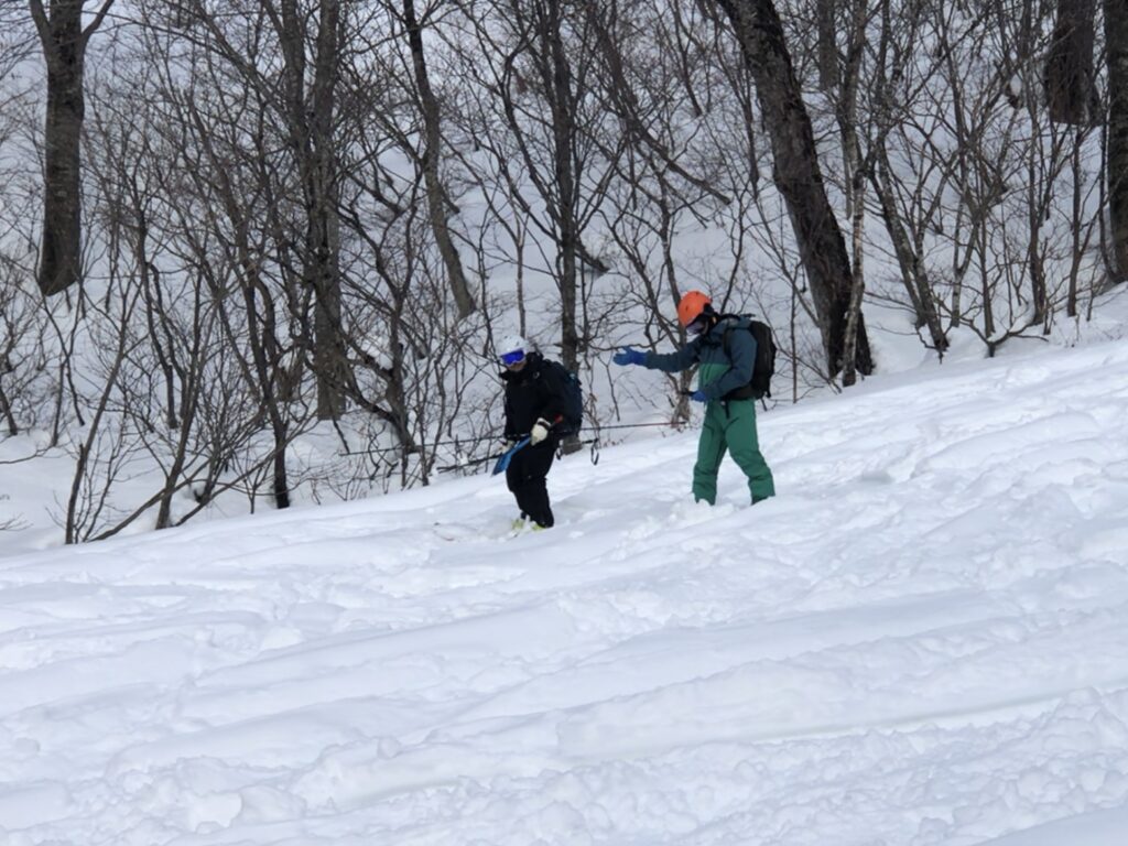 アバランチ装備(ビーコン・プローブ・ショベル)の使用方法